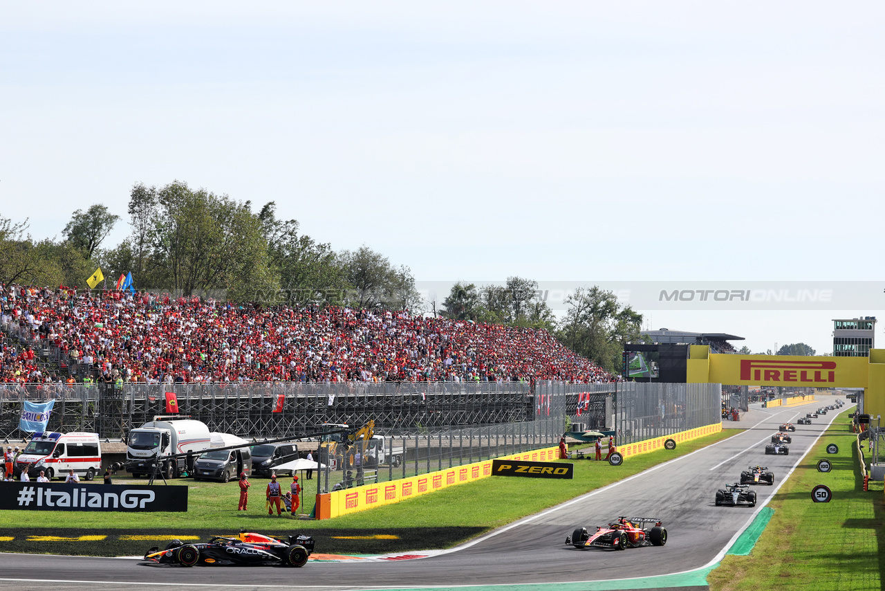GP ITALIA, Max Verstappen (NLD) Red Bull Racing RB19.

03.09.2023. Formula 1 World Championship, Rd 15, Italian Grand Prix, Monza, Italy, Gara Day.

- www.xpbimages.com, EMail: requests@xpbimages.com © Copyright: Bearne / XPB Images