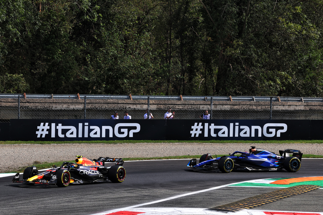 GP ITALIA, Sergio Perez (MEX) Red Bull Racing RB19.

03.09.2023. Formula 1 World Championship, Rd 15, Italian Grand Prix, Monza, Italy, Gara Day.

- www.xpbimages.com, EMail: requests@xpbimages.com © Copyright: Bearne / XPB Images