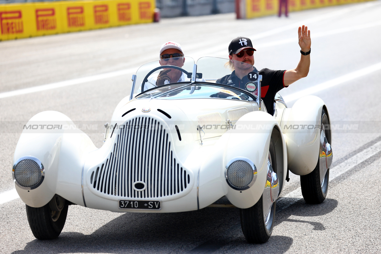 GP ITALIA, Valtteri Bottas (FIN) Alfa Romeo F1 Team on the drivers' parade.

03.09.2023. Formula 1 World Championship, Rd 15, Italian Grand Prix, Monza, Italy, Gara Day.

 - www.xpbimages.com, EMail: requests@xpbimages.com © Copyright: Coates / XPB Images