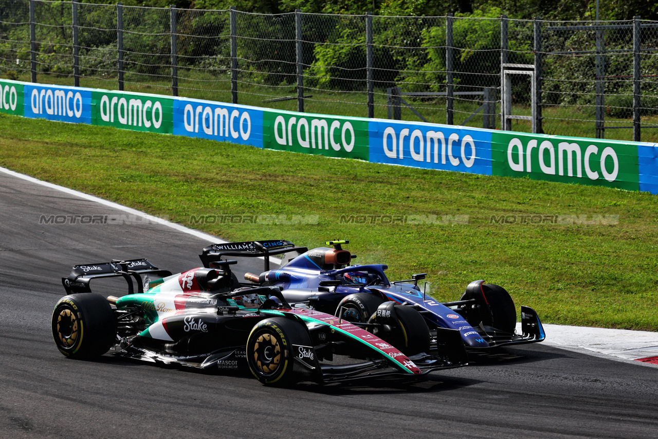 GP ITALIA, Valtteri Bottas (FIN) Alfa Romeo F1 Team C43 e Logan Sargeant (USA) Williams Racing FW45 battle for position.

03.09.2023. Formula 1 World Championship, Rd 15, Italian Grand Prix, Monza, Italy, Gara Day.

 - www.xpbimages.com, EMail: requests@xpbimages.com © Copyright: Coates / XPB Images