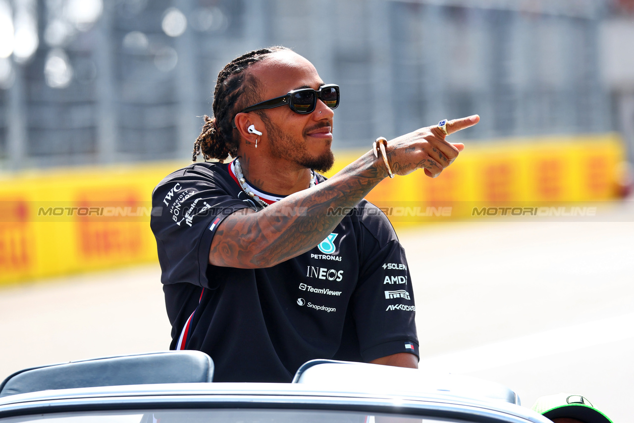 GP ITALIA, Lewis Hamilton (GBR) Mercedes AMG F1 on the drivers' parade.

03.09.2023. Formula 1 World Championship, Rd 15, Italian Grand Prix, Monza, Italy, Gara Day.

 - www.xpbimages.com, EMail: requests@xpbimages.com © Copyright: Coates / XPB Images