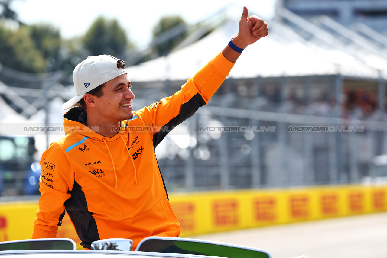 GP ITALIA, Lando Norris (GBR) McLaren on the drivers' parade.

03.09.2023. Formula 1 World Championship, Rd 15, Italian Grand Prix, Monza, Italy, Gara Day.

 - www.xpbimages.com, EMail: requests@xpbimages.com © Copyright: Coates / XPB Images
