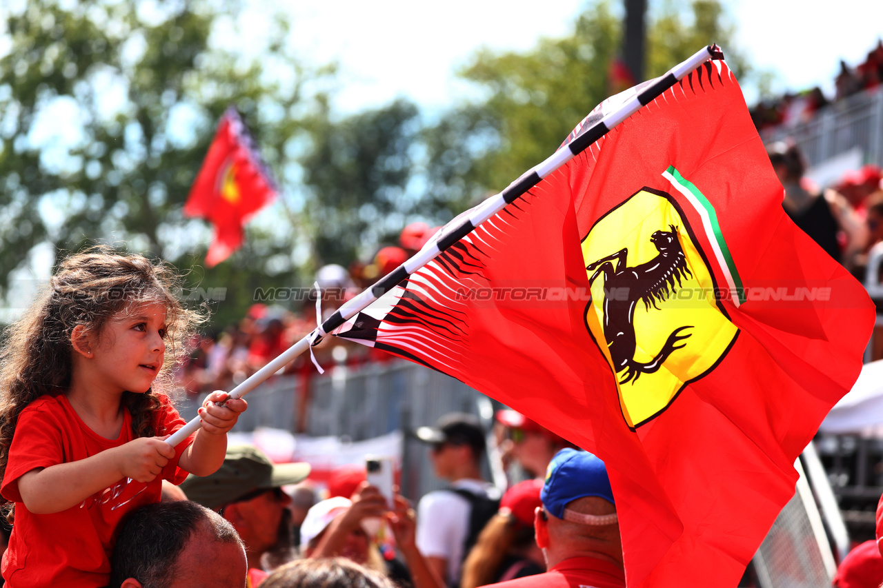GP ITALIA, Circuit Atmosfera - Ferrari fans in the grandstand.

03.09.2023. Formula 1 World Championship, Rd 15, Italian Grand Prix, Monza, Italy, Gara Day.

 - www.xpbimages.com, EMail: requests@xpbimages.com © Copyright: Coates / XPB Images
