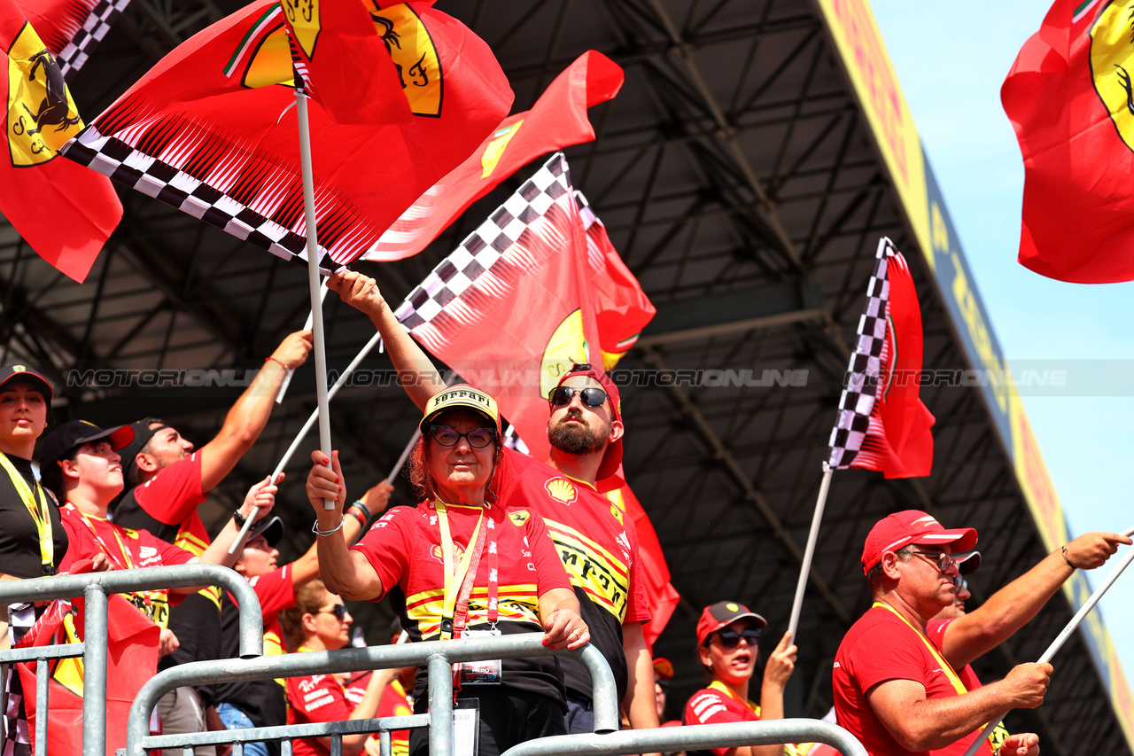 GP ITALIA, Circuit Atmosfera - Ferrari fans in the grandstand.

03.09.2023. Formula 1 World Championship, Rd 15, Italian Grand Prix, Monza, Italy, Gara Day.

 - www.xpbimages.com, EMail: requests@xpbimages.com © Copyright: Coates / XPB Images