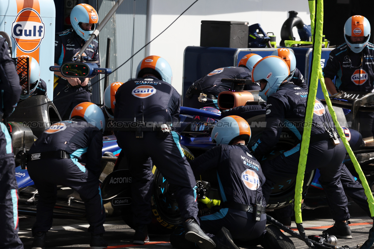 GP ITALIA, Alexander Albon (THA) Williams Racing FW45 makes a pit stop.

03.09.2023. Formula 1 World Championship, Rd 15, Italian Grand Prix, Monza, Italy, Gara Day.

- www.xpbimages.com, EMail: requests@xpbimages.com © Copyright: Bearne / XPB Images