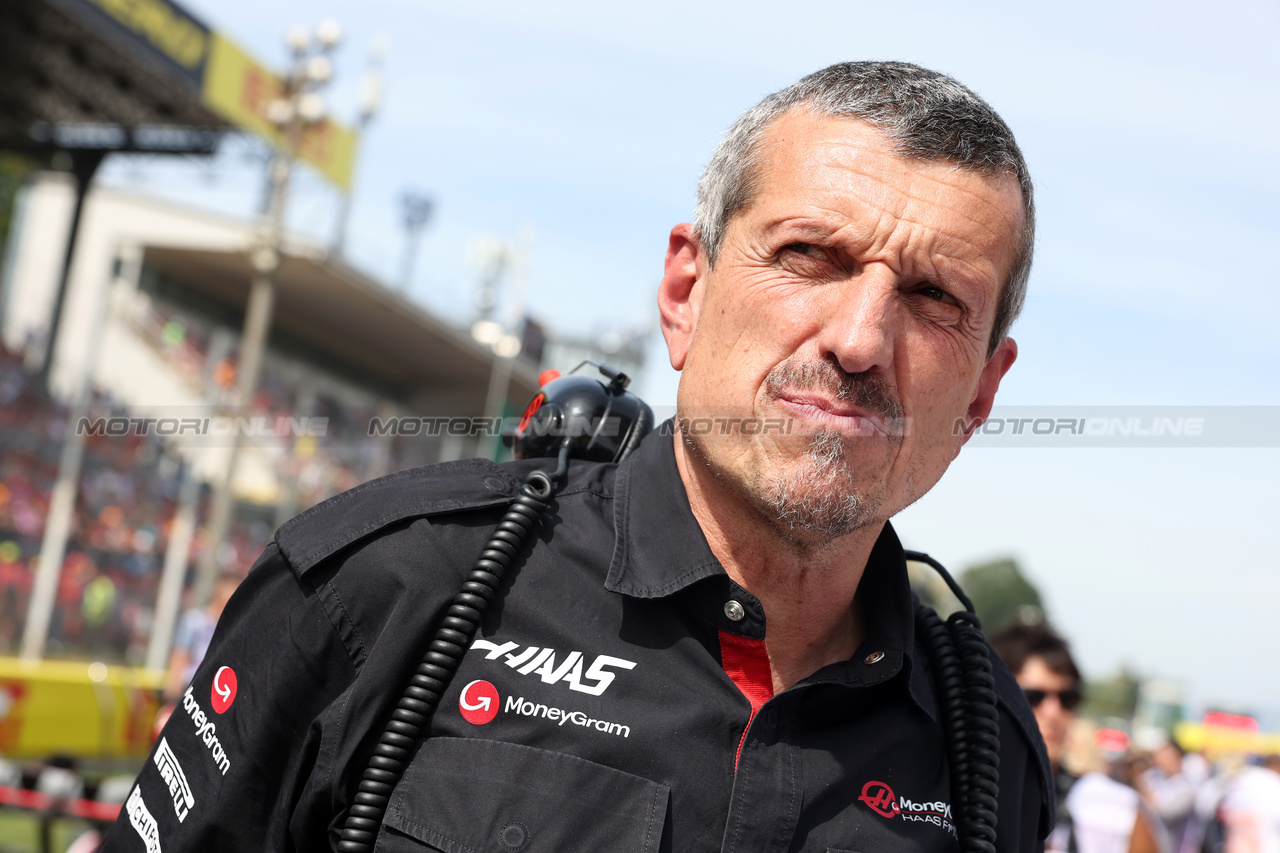 GP ITALIA, Guenther Steiner (ITA) Haas F1 Team Prinicipal on the grid.

03.09.2023. Formula 1 World Championship, Rd 15, Italian Grand Prix, Monza, Italy, Gara Day.

- www.xpbimages.com, EMail: requests@xpbimages.com © Copyright: Bearne / XPB Images