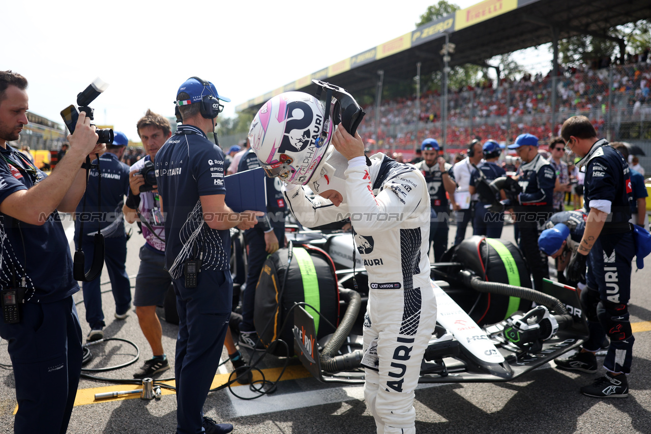 GP ITALIA, Liam Lawson (NZL) AlphaTauri on the grid.

03.09.2023. Formula 1 World Championship, Rd 15, Italian Grand Prix, Monza, Italy, Gara Day.

- www.xpbimages.com, EMail: requests@xpbimages.com © Copyright: Bearne / XPB Images