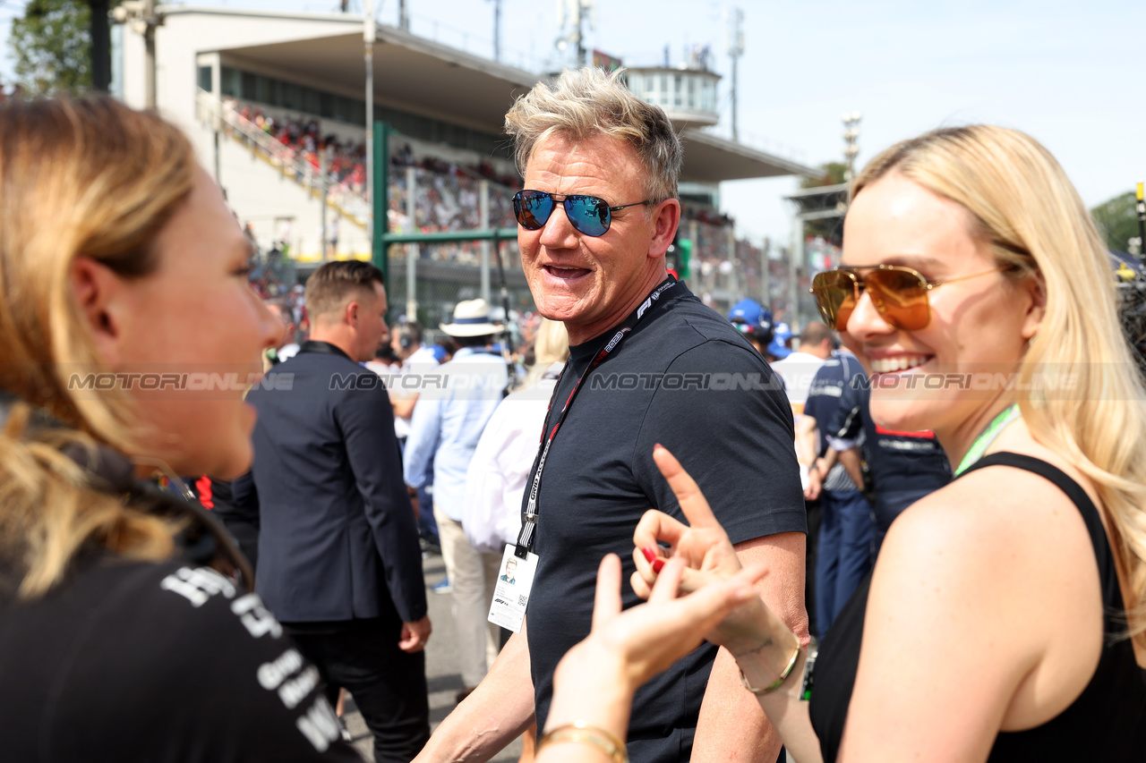 GP ITALIA, Gordon Ramsey (GBR) Celebrity Chef on the grid.

03.09.2023. Formula 1 World Championship, Rd 15, Italian Grand Prix, Monza, Italy, Gara Day.

- www.xpbimages.com, EMail: requests@xpbimages.com © Copyright: Bearne / XPB Images