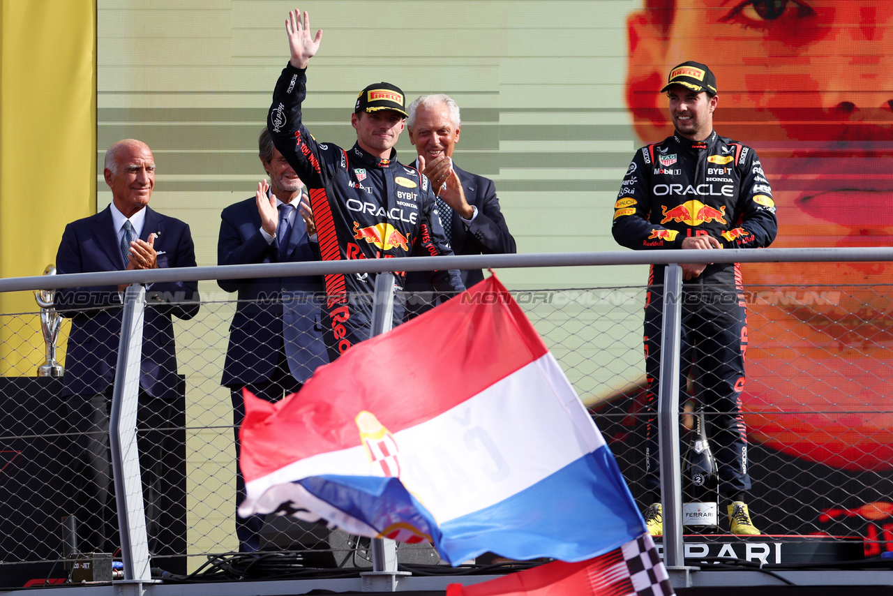GP ITALIA, Gara winner Max Verstappen (NLD) Red Bull Racing celebrates on the podium.

03.09.2023. Formula 1 World Championship, Rd 15, Italian Grand Prix, Monza, Italy, Gara Day.

 - www.xpbimages.com, EMail: requests@xpbimages.com © Copyright: Staley / XPB Images