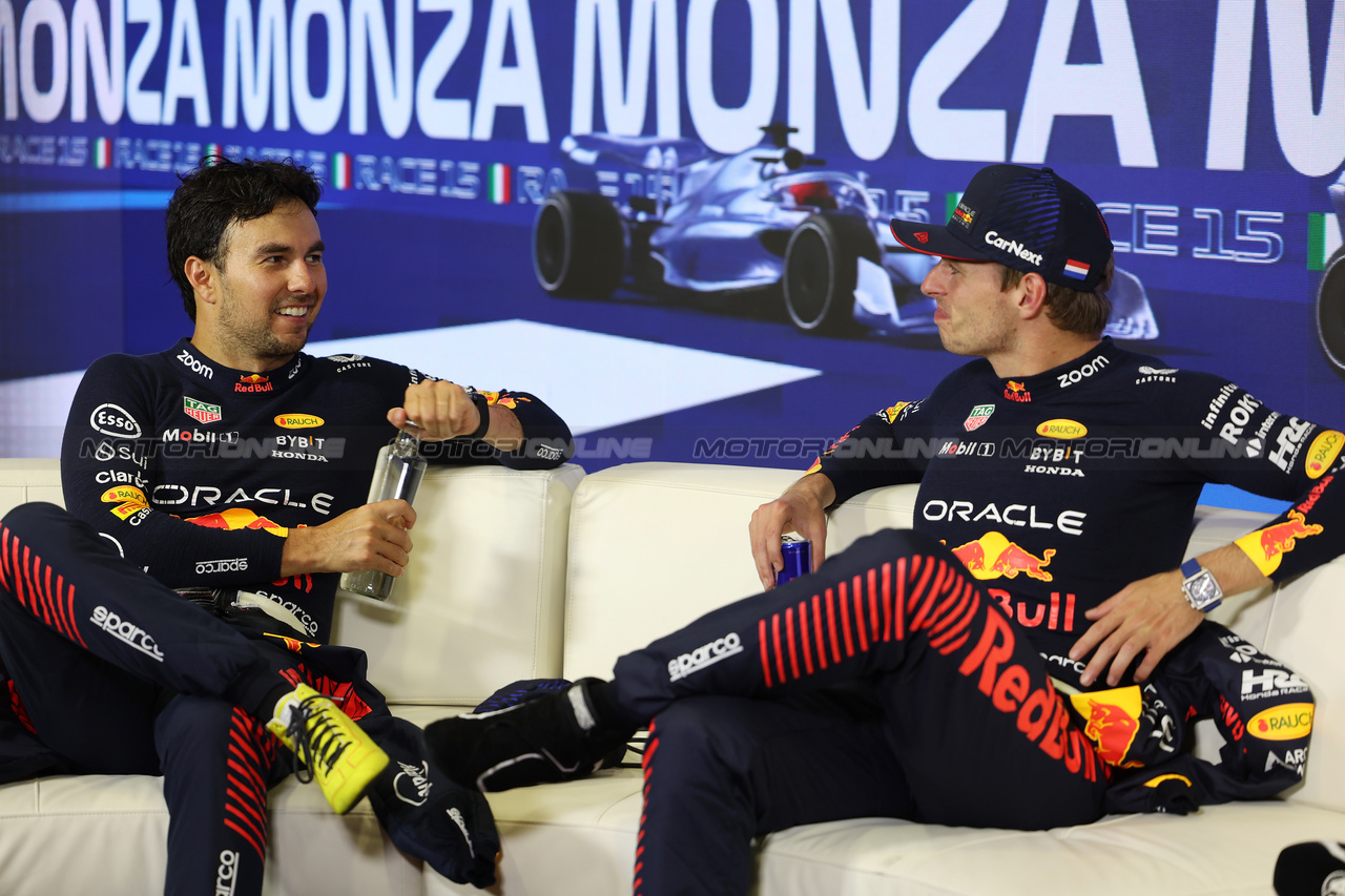 GP ITALIA, (L to R): Sergio Perez (MEX) Red Bull Racing e Max Verstappen (NLD) Red Bull Racing, in the post race FIA Press Conference.

03.09.2023. Formula 1 World Championship, Rd 15, Italian Grand Prix, Monza, Italy, Gara Day.

 - www.xpbimages.com, EMail: requests@xpbimages.com © Copyright: Staley / XPB Images