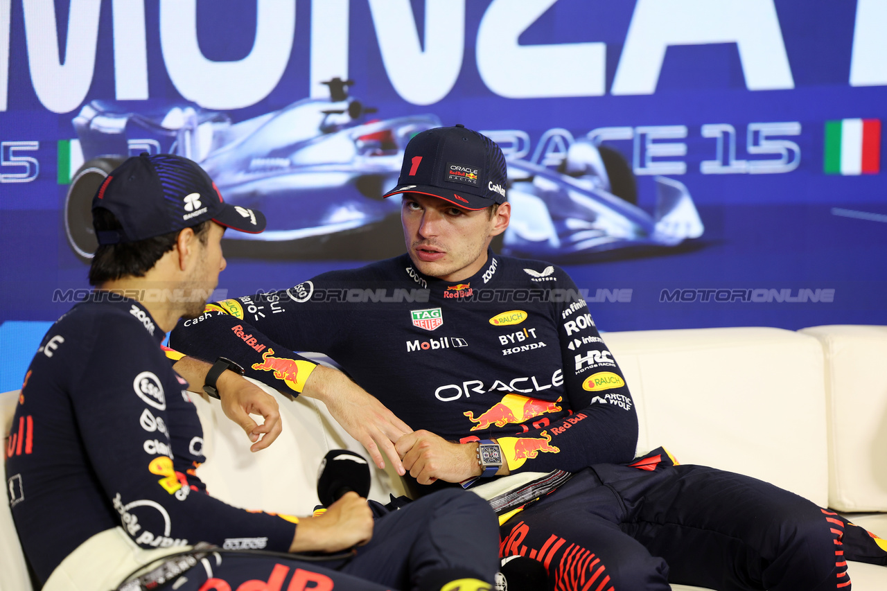 GP ITALIA, (L to R): Sergio Perez (MEX) Red Bull Racing e Max Verstappen (NLD) Red Bull Racing, in the post race FIA Press Conference.

03.09.2023. Formula 1 World Championship, Rd 15, Italian Grand Prix, Monza, Italy, Gara Day.

 - www.xpbimages.com, EMail: requests@xpbimages.com © Copyright: Staley / XPB Images