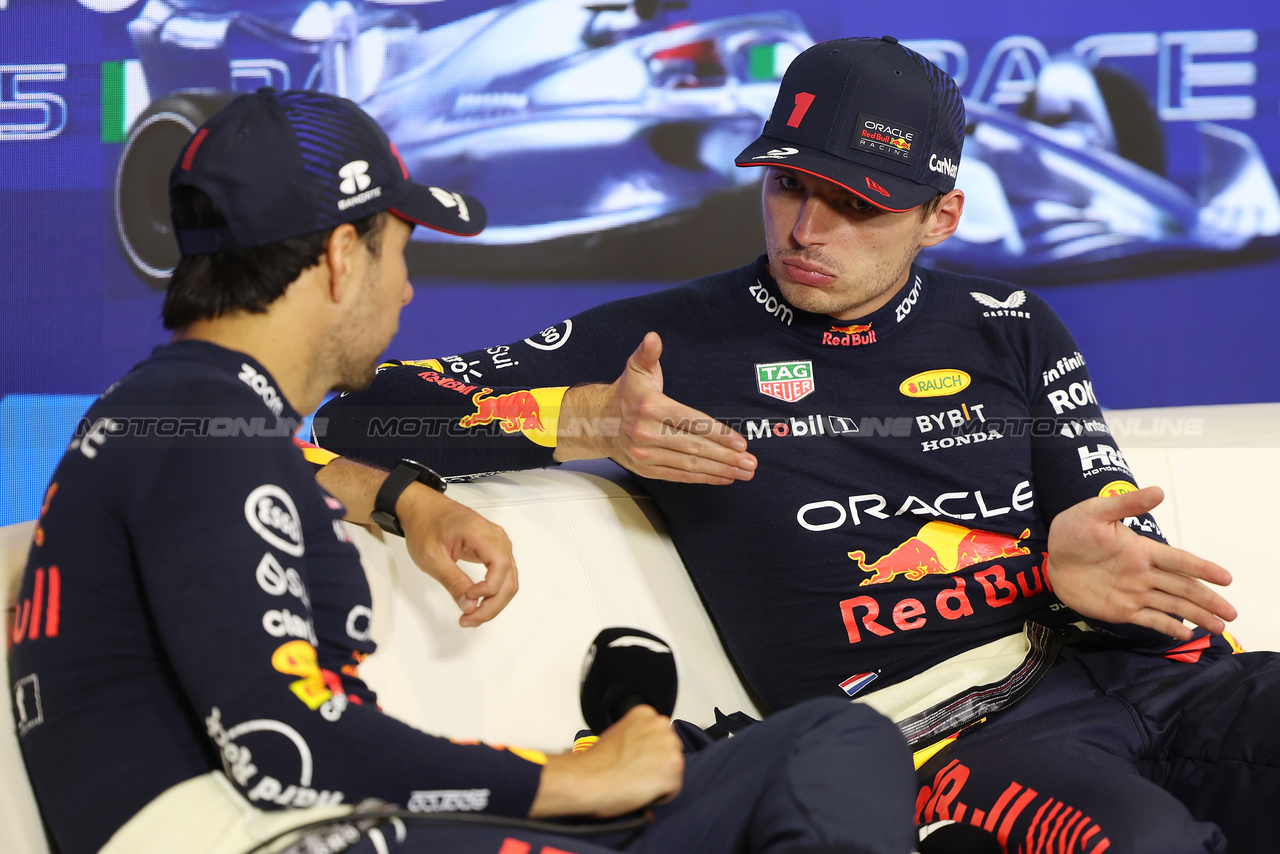 GP ITALIA, (L to R): Sergio Perez (MEX) Red Bull Racing e Max Verstappen (NLD) Red Bull Racing, in the post race FIA Press Conference.

03.09.2023. Formula 1 World Championship, Rd 15, Italian Grand Prix, Monza, Italy, Gara Day.

 - www.xpbimages.com, EMail: requests@xpbimages.com © Copyright: Staley / XPB Images