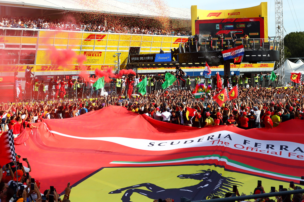 GP ITALIA, Circuit Atmosfera - large Ferrari flag at the podium.

03.09.2023. Formula 1 World Championship, Rd 15, Italian Grand Prix, Monza, Italy, Gara Day.

 - www.xpbimages.com, EMail: requests@xpbimages.com © Copyright: Staley / XPB Images