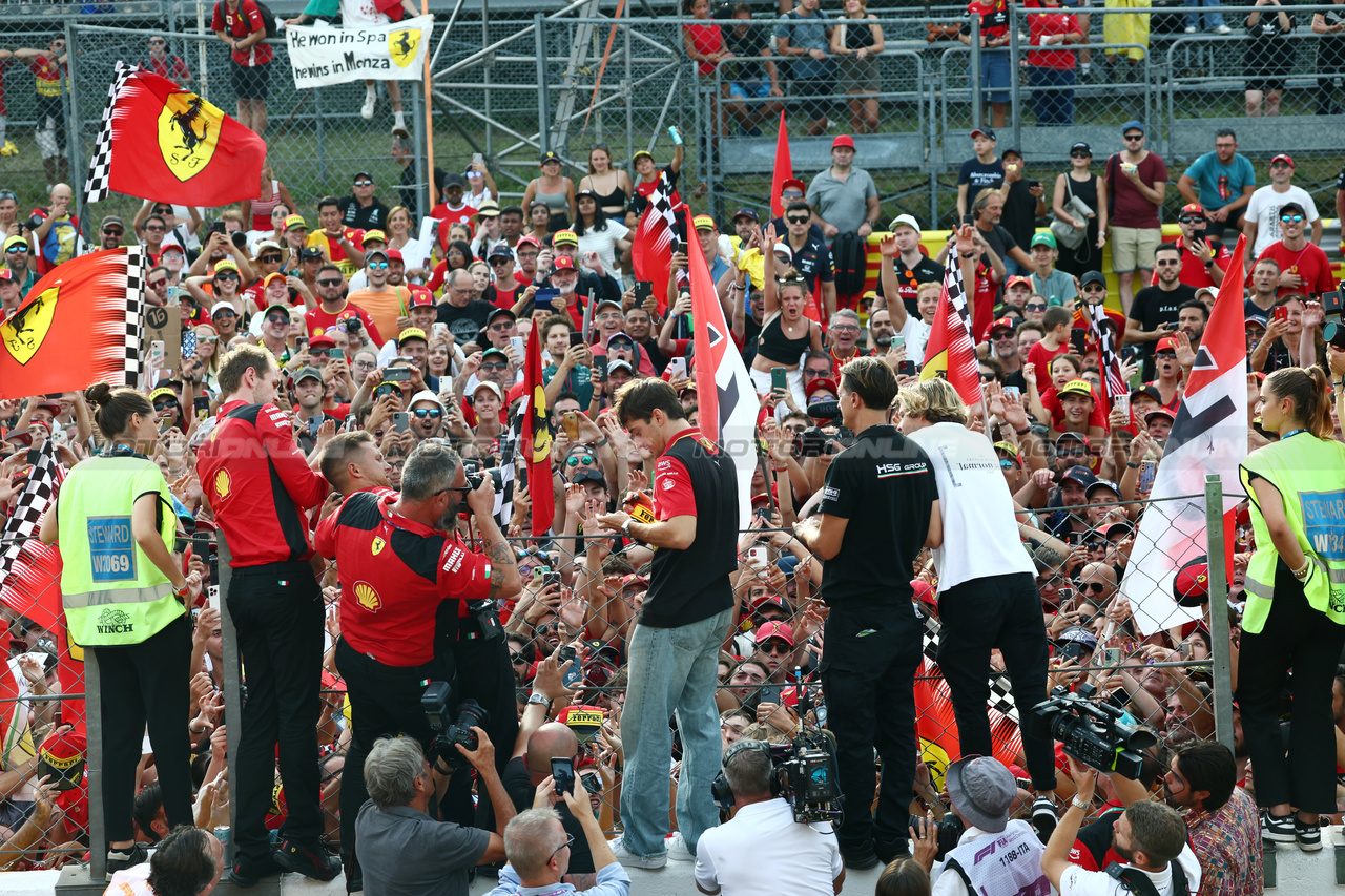 GP ITALIA, Charles Leclerc (MON) Ferrari with fans on the circuit after the end of the race.

03.09.2023. Formula 1 World Championship, Rd 15, Italian Grand Prix, Monza, Italy, Gara Day.

 - www.xpbimages.com, EMail: requests@xpbimages.com © Copyright: Coates / XPB Images