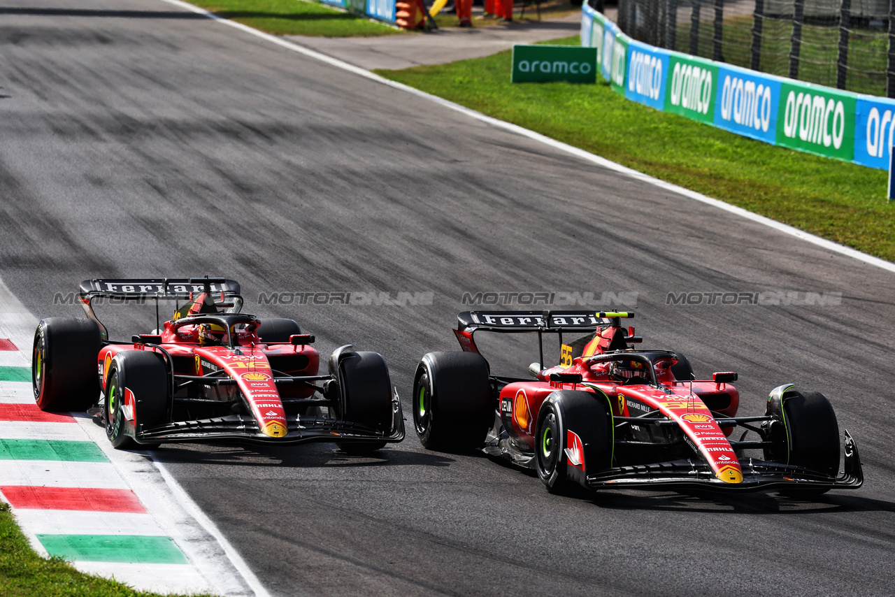 GP ITALIA, Carlos Sainz Jr (ESP) Ferrari SF-23 e Charles Leclerc (MON) Ferrari SF-23 battle for position.

03.09.2023. Formula 1 World Championship, Rd 15, Italian Grand Prix, Monza, Italy, Gara Day.

 - www.xpbimages.com, EMail: requests@xpbimages.com © Copyright: Coates / XPB Images