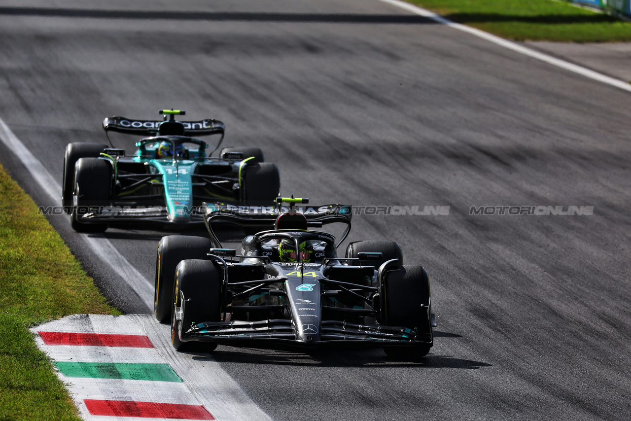 GP ITALIA, Lewis Hamilton (GBR) Mercedes AMG F1 W14.

03.09.2023. Formula 1 World Championship, Rd 15, Italian Grand Prix, Monza, Italy, Gara Day.

 - www.xpbimages.com, EMail: requests@xpbimages.com © Copyright: Coates / XPB Images
