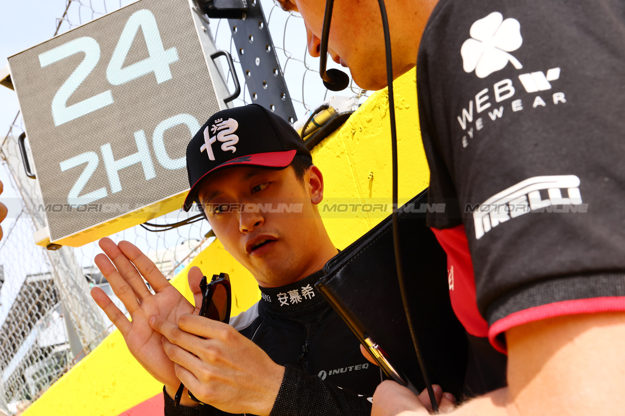 GP ITALIA, Zhou Guanyu (CHN) Alfa Romeo F1 Team on the grid.

03.09.2023. Formula 1 World Championship, Rd 15, Italian Grand Prix, Monza, Italy, Gara Day.

- www.xpbimages.com, EMail: requests@xpbimages.com © Copyright: Batchelor / XPB Images