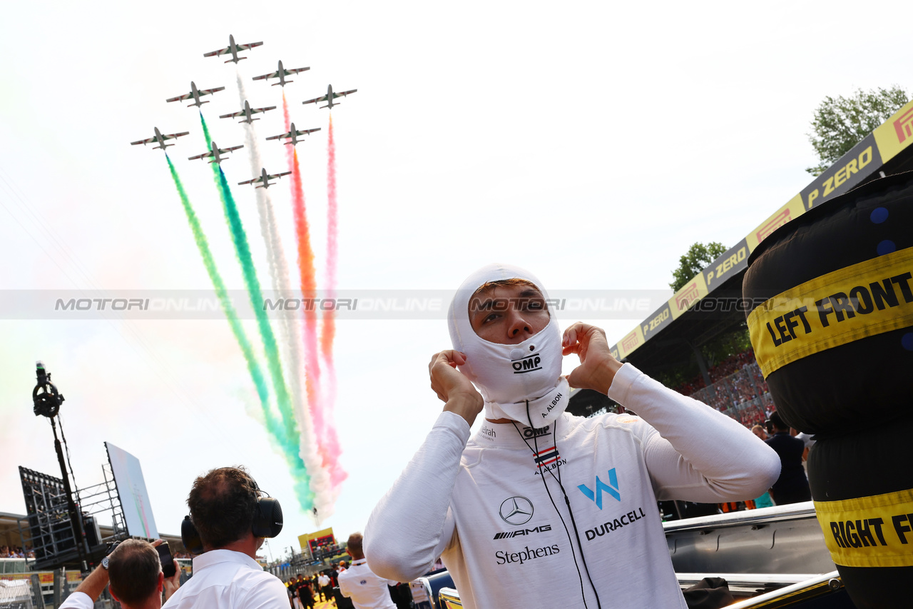 GP ITALIA, Alexander Albon (THA) Williams Racing on the grid - airplane fly over.

03.09.2023. Formula 1 World Championship, Rd 15, Italian Grand Prix, Monza, Italy, Gara Day.

- www.xpbimages.com, EMail: requests@xpbimages.com © Copyright: Batchelor / XPB Images