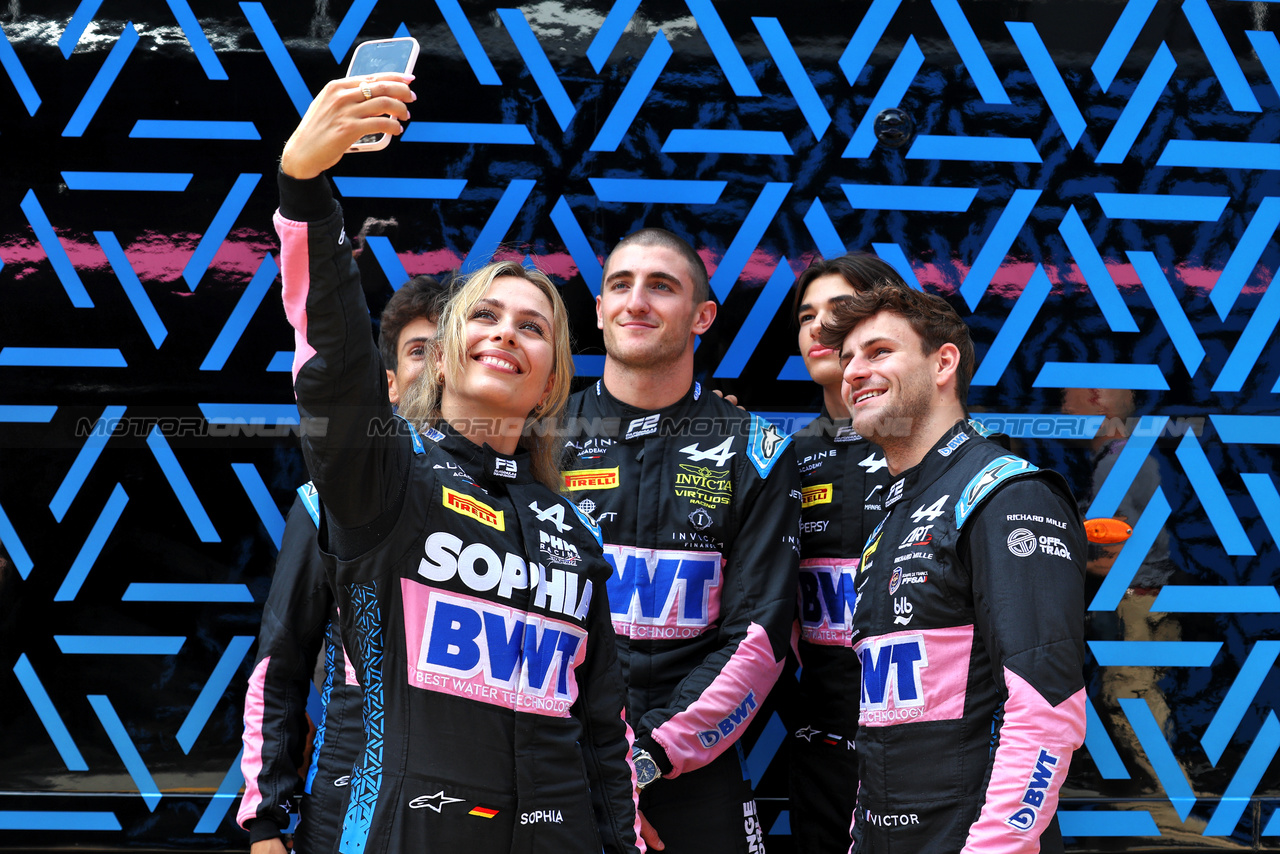 GP ITALIA, Sophia Florsch (GER) Alpine Academy Driver with (L to R): Gabriele Mini (ITA) Alpine Academy Driver; Jack Doohan (AUS) Alpine F1 Team Reserve Driver; Nikola Tsolov (BGR) Alpine Academy Driver; e Victor Martins (FRA) Alpine Academy Driver.

31.08.2023. Formula 1 World Championship, Rd 15, Italian Grand Prix, Monza, Italy, Preparation Day.

- www.xpbimages.com, EMail: requests@xpbimages.com © Copyright: Moy / XPB Images