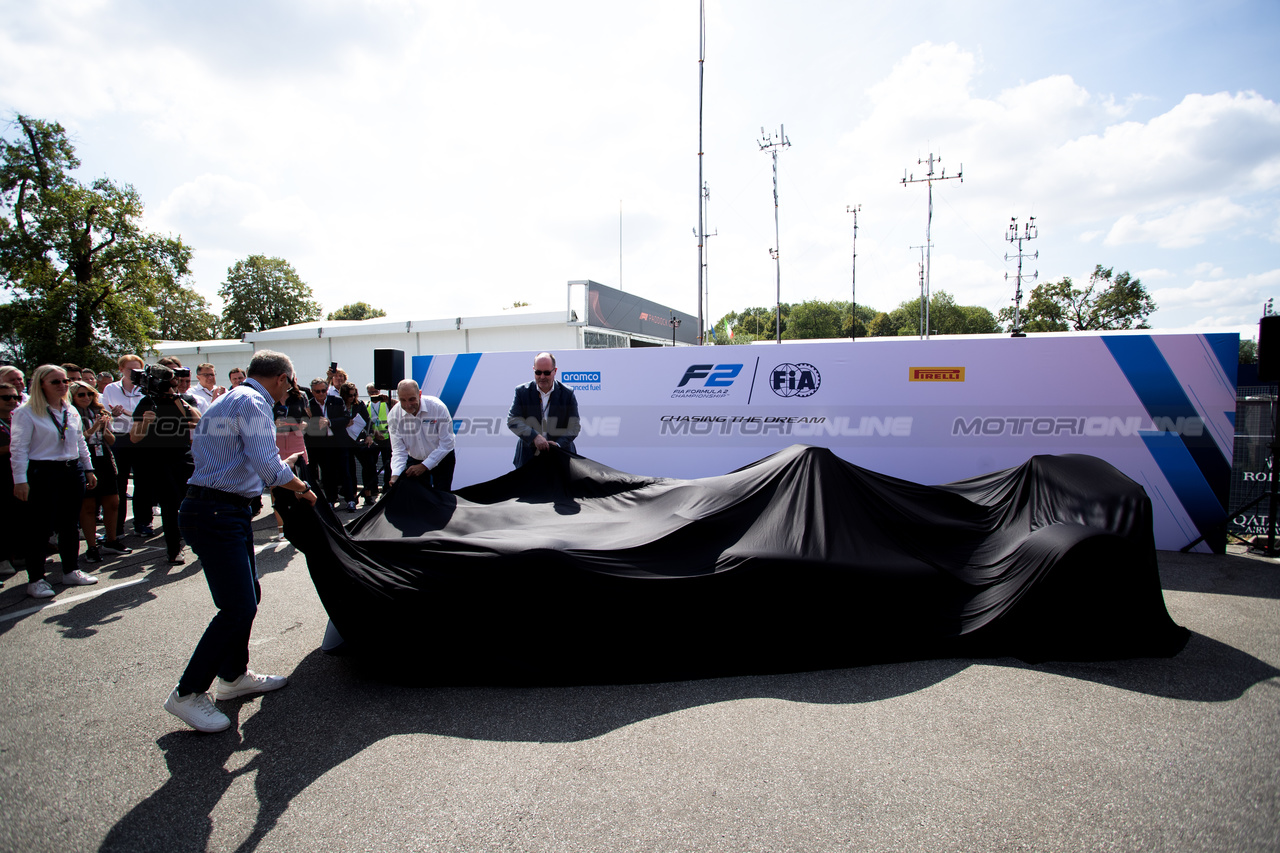 GP ITALIA, The 2024 F2 car is unveiled by Stefano Domenicali (ITA) Formula One President e CEO; Bruno Michel (FRA) F2 e F3 Chief Executive Officer; e Robert Reid (GBR) FIA Deputy President for Sport.

31.08.2023. Formula 1 World Championship, Rd 15, Italian Grand Prix, Monza, Italy, Preparation Day.

 - www.xpbimages.com, EMail: requests@xpbimages.com © Copyright: Staley / XPB Images