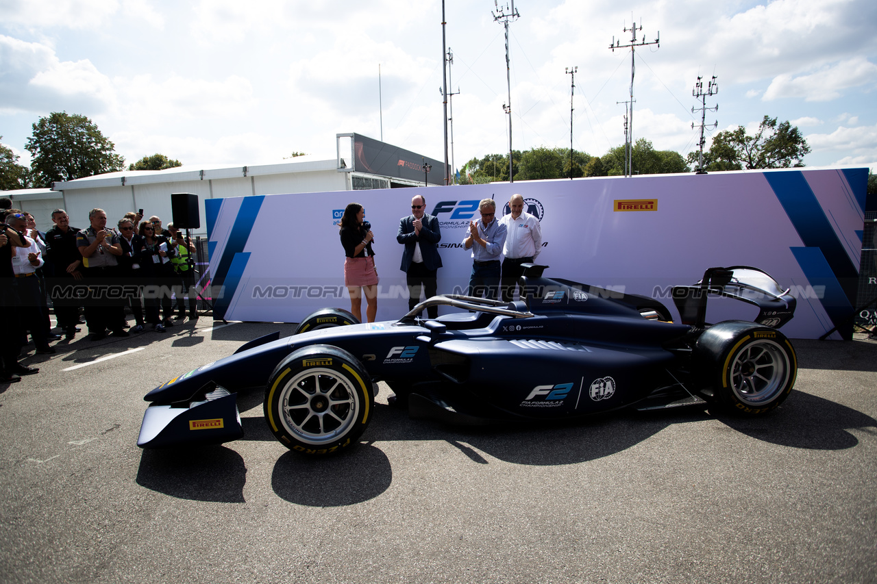 GP ITALIA, (L to R): Laura Winter (GBR) F1 Presenter; Robert Reid (GBR) FIA Deputy President for Sport; Stefano Domenicali (ITA) Formula One President e CEO; Bruno Michel (FRA) F2 e F3 Chief Executive Officer - 2024 F2 car is unveiled.

31.08.2023. Formula 1 World Championship, Rd 15, Italian Grand Prix, Monza, Italy, Preparation Day.

 - www.xpbimages.com, EMail: requests@xpbimages.com © Copyright: Staley / XPB Images