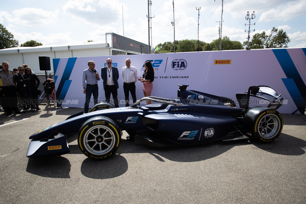GP ITALIA, (L to R): Stefano Domenicali (ITA) Formula One President e CEO; Robert Reid (GBR) FIA Deputy President for Sport; Bruno Michel (FRA) F2 e F3 Chief Executive Officer; Laura Winter (GBR) F1 Presenter - 2024 F2 car is unveiled.

31.08.2023. Formula 1 World Championship, Rd 15, Italian Grand Prix, Monza, Italy, Preparation Day.

 - www.xpbimages.com, EMail: requests@xpbimages.com © Copyright: Staley / XPB Images