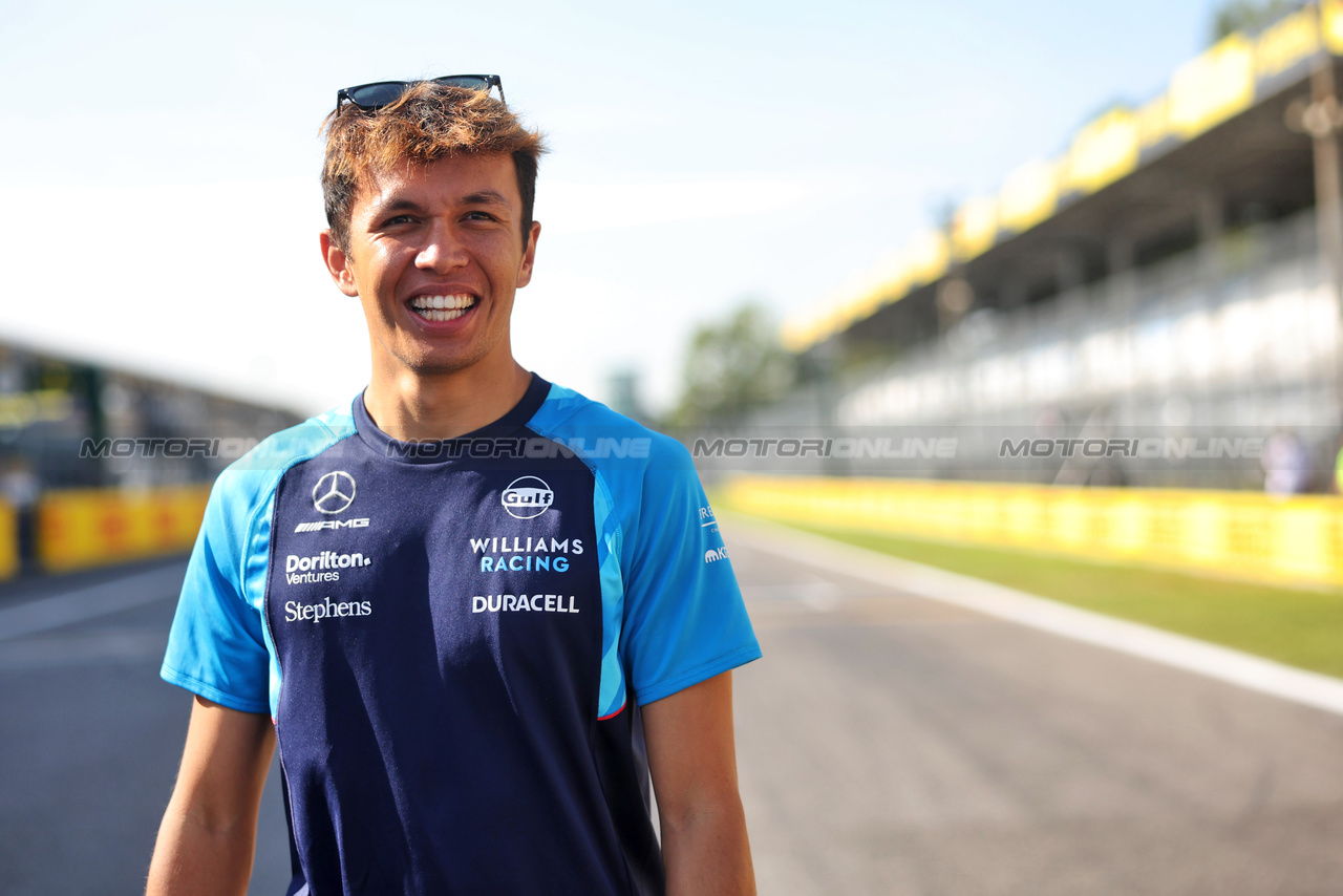 GP ITALIA, Alexander Albon (THA) Williams Racing walks the circuit.

31.08.2023. Formula 1 World Championship, Rd 15, Italian Grand Prix, Monza, Italy, Preparation Day.

- www.xpbimages.com, EMail: requests@xpbimages.com © Copyright: Bearne / XPB Images