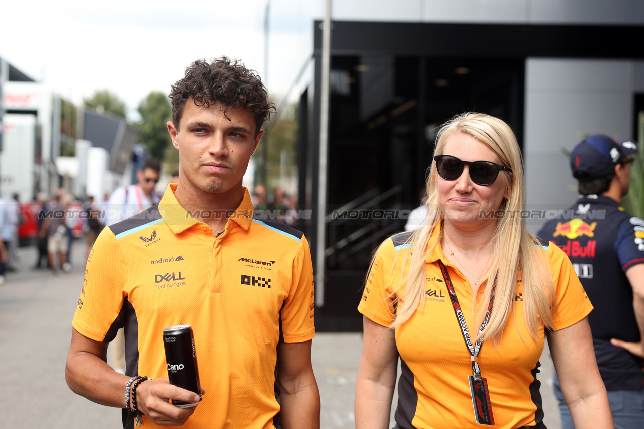 GP ITALIA, (L to R): Lando Norris (GBR) McLaren with Sophie Ogg (GBR) McLaren Communications Director.

31.08.2023. Formula 1 World Championship, Rd 15, Italian Grand Prix, Monza, Italy, Preparation Day.

- www.xpbimages.com, EMail: requests@xpbimages.com © Copyright: Bearne / XPB Images