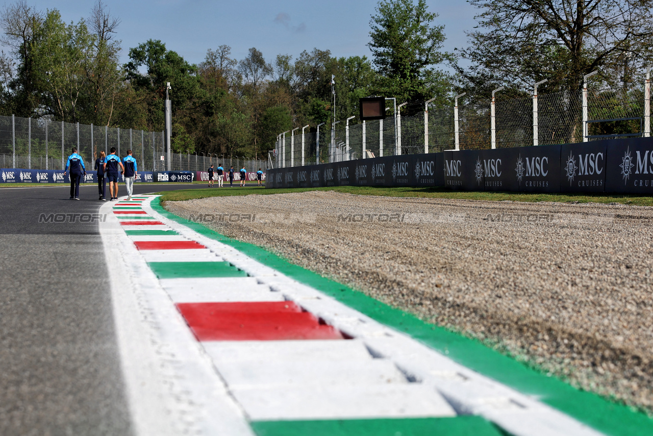 GP ITALIA, Circuit Atmosfera - Re-landcaped Rettifilo chicane with trees removed.

31.08.2023. Formula 1 World Championship, Rd 15, Italian Grand Prix, Monza, Italy, Preparation Day.

- www.xpbimages.com, EMail: requests@xpbimages.com © Copyright: Bearne / XPB Images