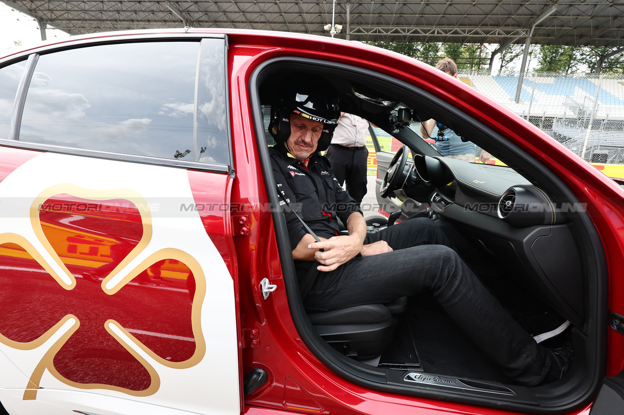 GP ITALIA, Guenther Steiner (ITA) Haas F1 Team Prinicipal - Pirelli Hot Laps.

31.08.2023. Formula 1 World Championship, Rd 15, Italian Grand Prix, Monza, Italy, Preparation Day.

- www.xpbimages.com, EMail: requests@xpbimages.com © Copyright: Moy / XPB Images