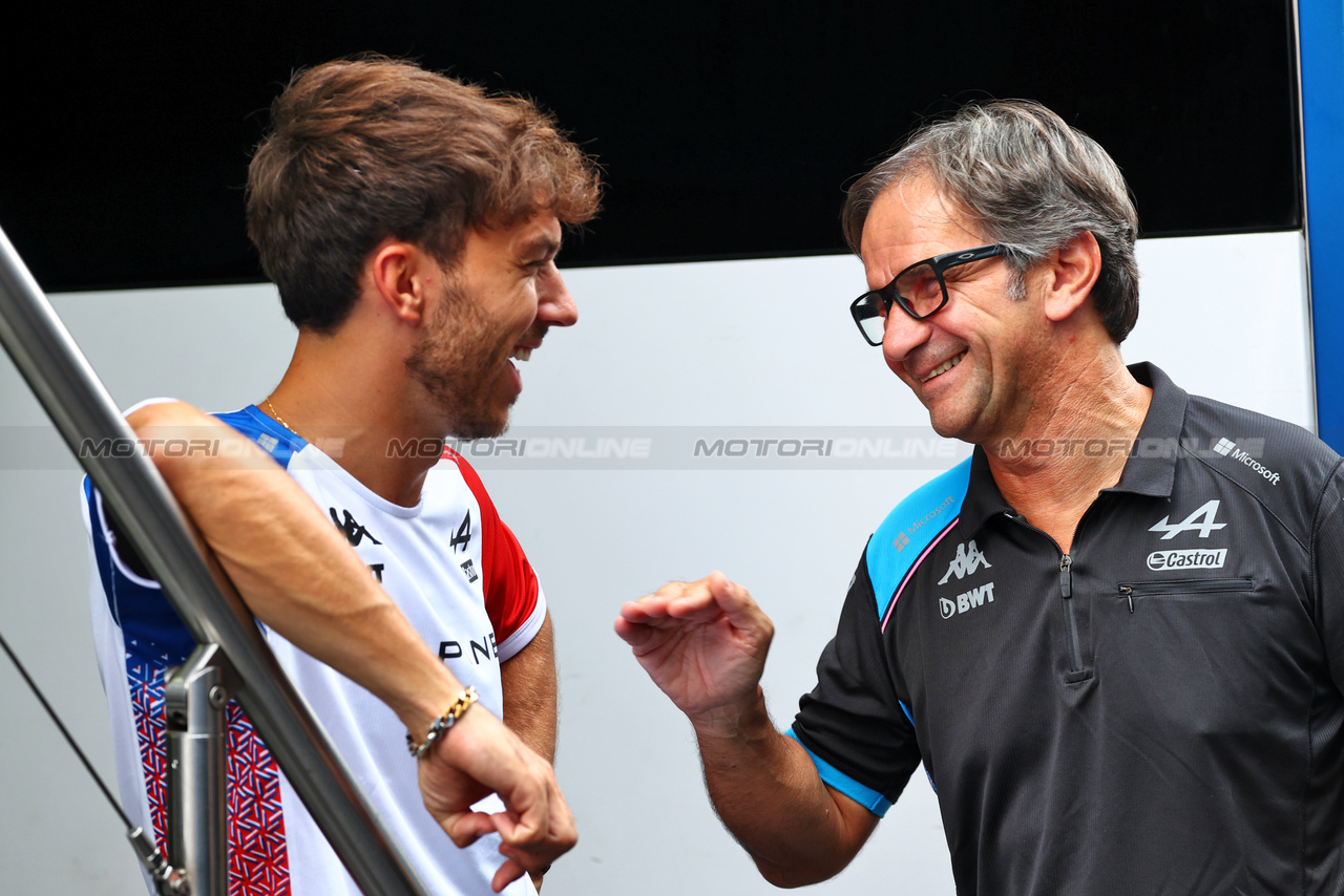 GP ITALIA, (L to R): Pierre Gasly (FRA) Alpine F1 Team with Davide Brivio (ITA) Alpine F1 Team Racing Director.

31.08.2023. Formula 1 World Championship, Rd 15, Italian Grand Prix, Monza, Italy, Preparation Day.

- www.xpbimages.com, EMail: requests@xpbimages.com © Copyright: Batchelor / XPB Images