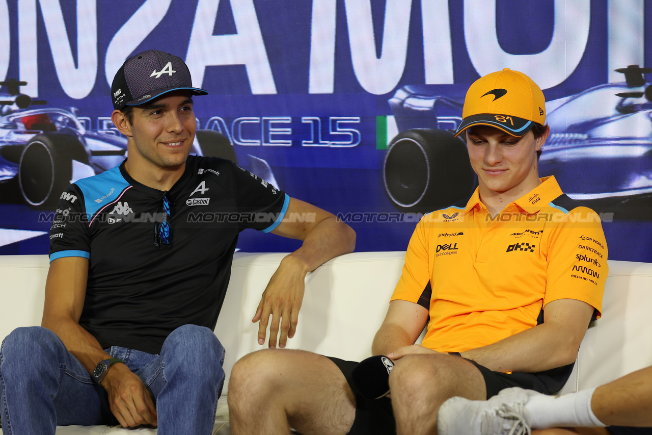 GP ITALIA, (L to R): Esteban Ocon (FRA) Alpine F1 Team e Oscar Piastri (AUS) McLaren in the FIA Press Conference.

31.08.2023. Formula 1 World Championship, Rd 15, Italian Grand Prix, Monza, Italy, Preparation Day.

 - www.xpbimages.com, EMail: requests@xpbimages.com © Copyright: Staley / XPB Images