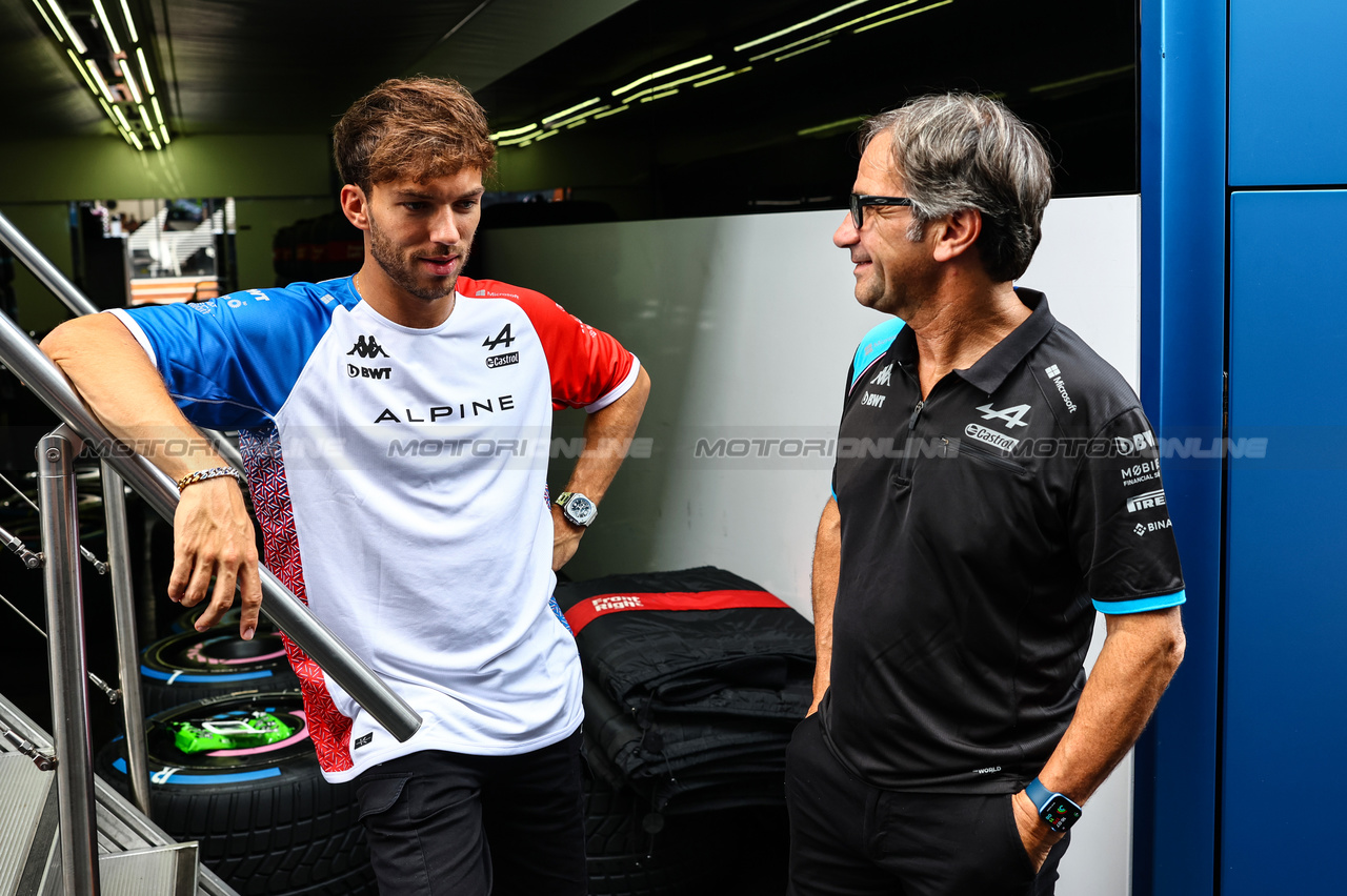 GP ITALIA, Pierre Gasly (FRA), Alpine F1 Team Davide Brivio (ITA), Alpine F1 Team, Racing Director 
31.08.2023. Formula 1 World Championship, Rd 15, Italian Grand Prix, Monza, Italy, Preparation Day.
- www.xpbimages.com, EMail: requests@xpbimages.com © Copyright: Charniaux / XPB Images