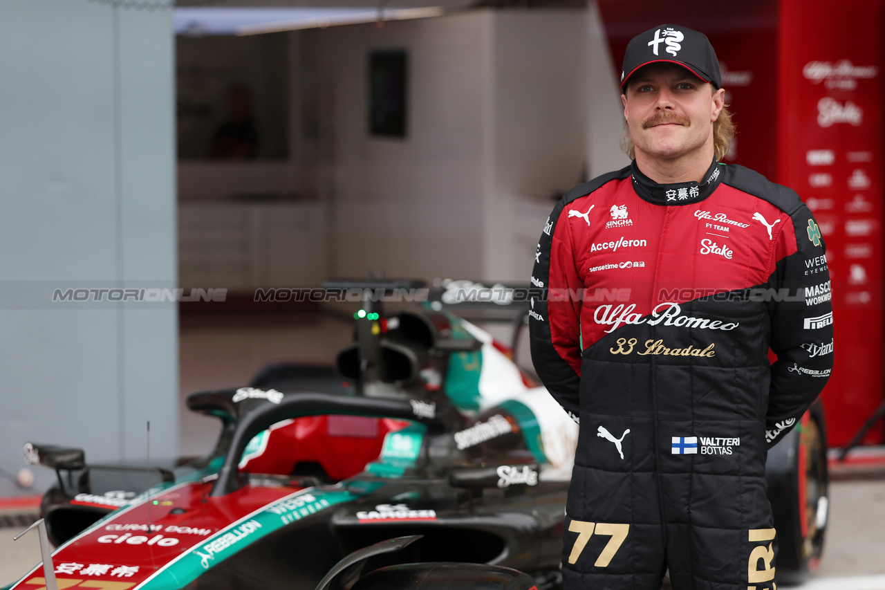 GP ITALIA, Valtteri Bottas (FIN) Alfa Romeo F1 Team - Alfa Romeo 33 Stradale unveil.

31.08.2023. Formula 1 World Championship, Rd 15, Italian Grand Prix, Monza, Italy, Preparation Day.

 - www.xpbimages.com, EMail: requests@xpbimages.com © Copyright: Staley / XPB Images