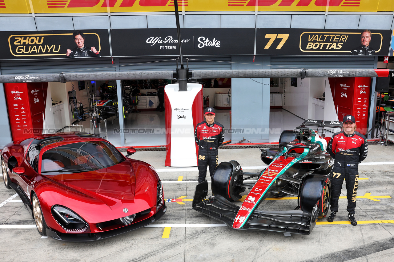 GP ITALIA, (L to R): Zhou Guanyu (CHN) Alfa Romeo F1 Team e Valtteri Bottas (FIN) Alfa Romeo F1 Team with the Alfa Romeo 33 Stradale e Alfa Romeo F1 Team C43.

31.08.2023. Formula 1 World Championship, Rd 15, Italian Grand Prix, Monza, Italy, Preparation Day.

- www.xpbimages.com, EMail: requests@xpbimages.com © Copyright: Bearne / XPB Images