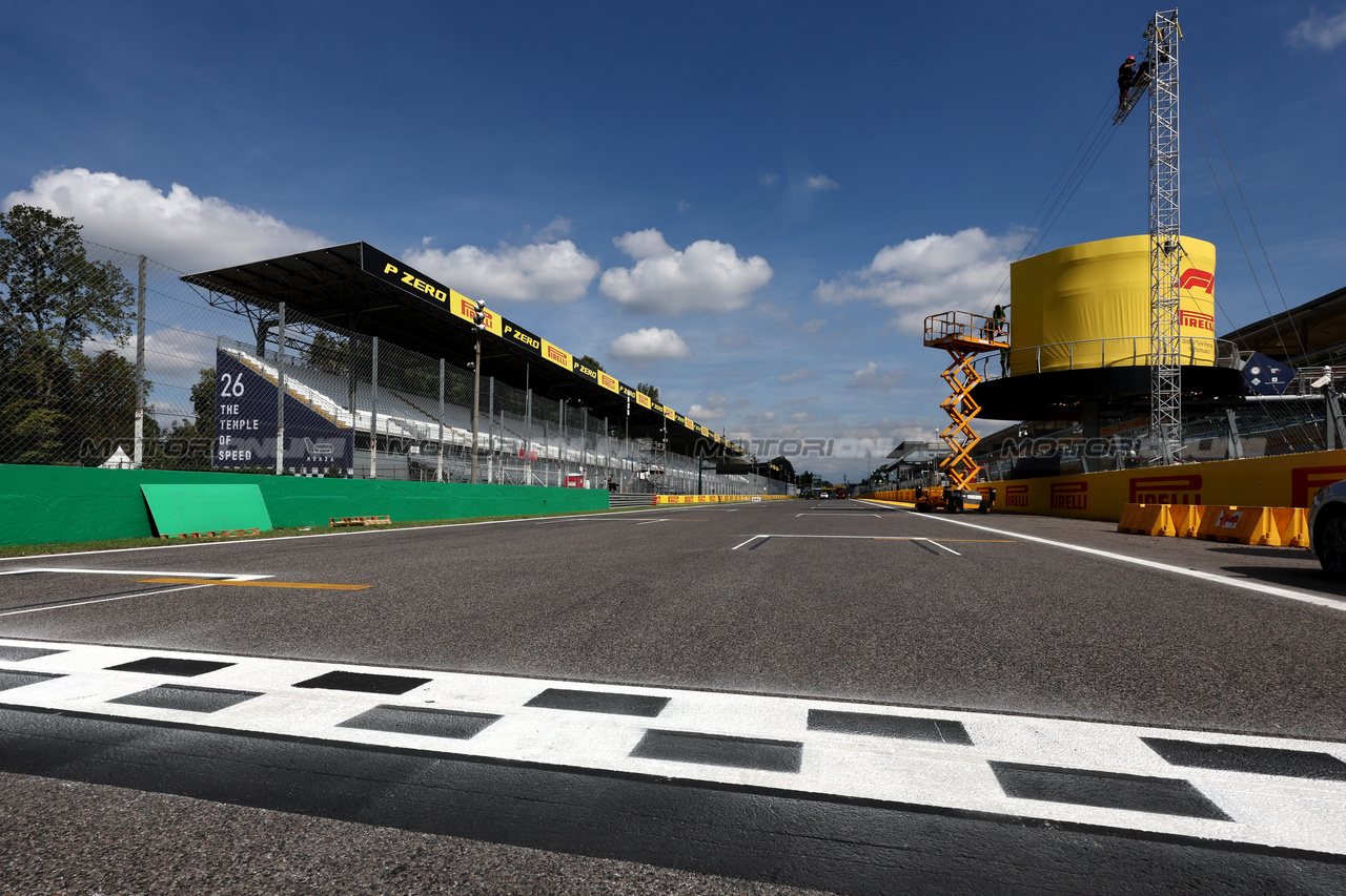 GP ITALIA, Circuit Atmosfera - partenza / finish straight.

31.08.2023. Formula 1 World Championship, Rd 15, Italian Grand Prix, Monza, Italy, Preparation Day.

- www.xpbimages.com, EMail: requests@xpbimages.com © Copyright: Moy / XPB Images