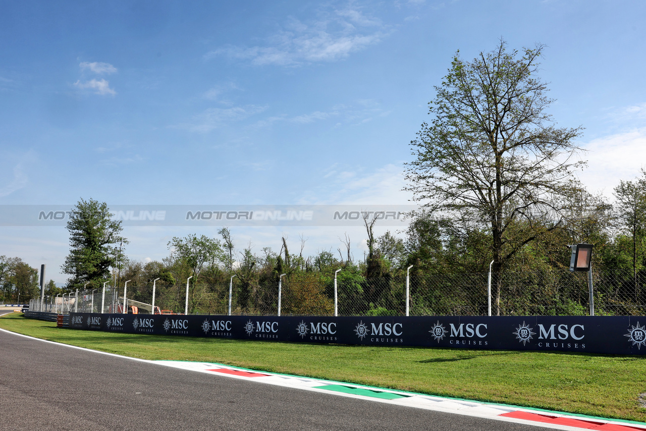 GP ITALIA, Circuit Atmosfera - Re-landcaped Rettifilo chicane with trees removed.

31.08.2023. Formula 1 World Championship, Rd 15, Italian Grand Prix, Monza, Italy, Preparation Day.

- www.xpbimages.com, EMail: requests@xpbimages.com © Copyright: Bearne / XPB Images