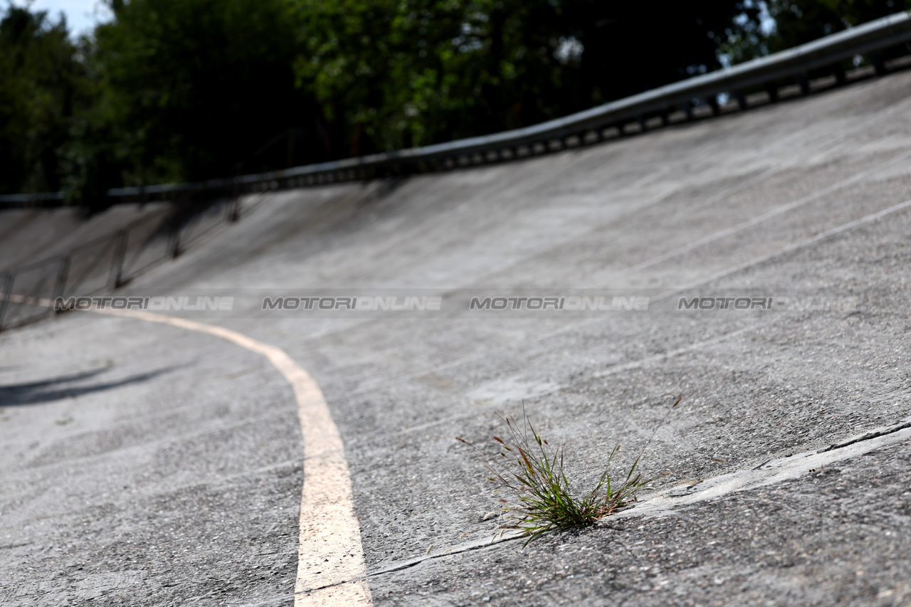 GP ITALIA, Circuit Atmosfera - old Monza banking.

31.08.2023. Formula 1 World Championship, Rd 15, Italian Grand Prix, Monza, Italy, Preparation Day.

- www.xpbimages.com, EMail: requests@xpbimages.com © Copyright: Moy / XPB Images