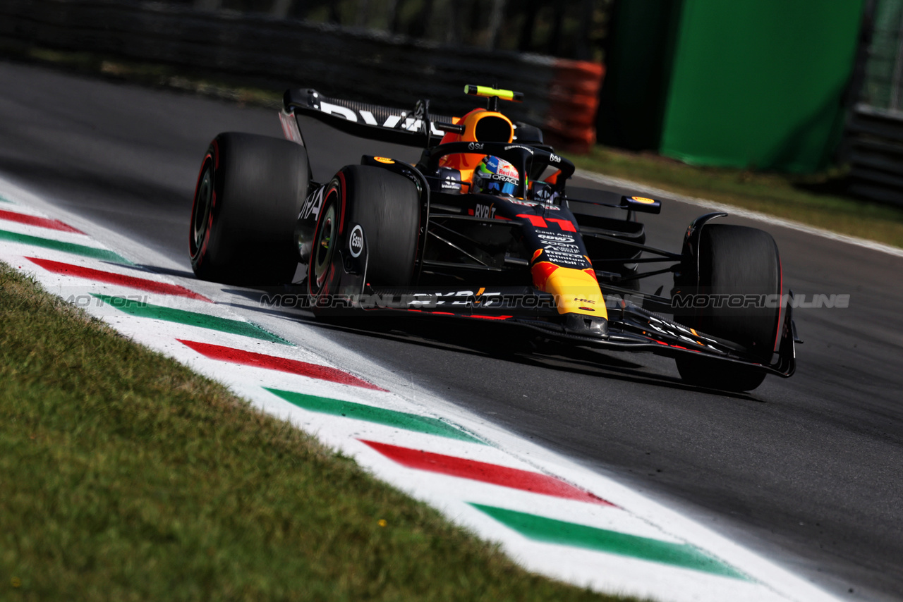 GP ITALIA, Sergio Perez (MEX) Red Bull Racing RB19.

02.09.2023. Formula 1 World Championship, Rd 15, Italian Grand Prix, Monza, Italy, Qualifiche Day.

- www.xpbimages.com, EMail: requests@xpbimages.com © Copyright: Moy / XPB Images