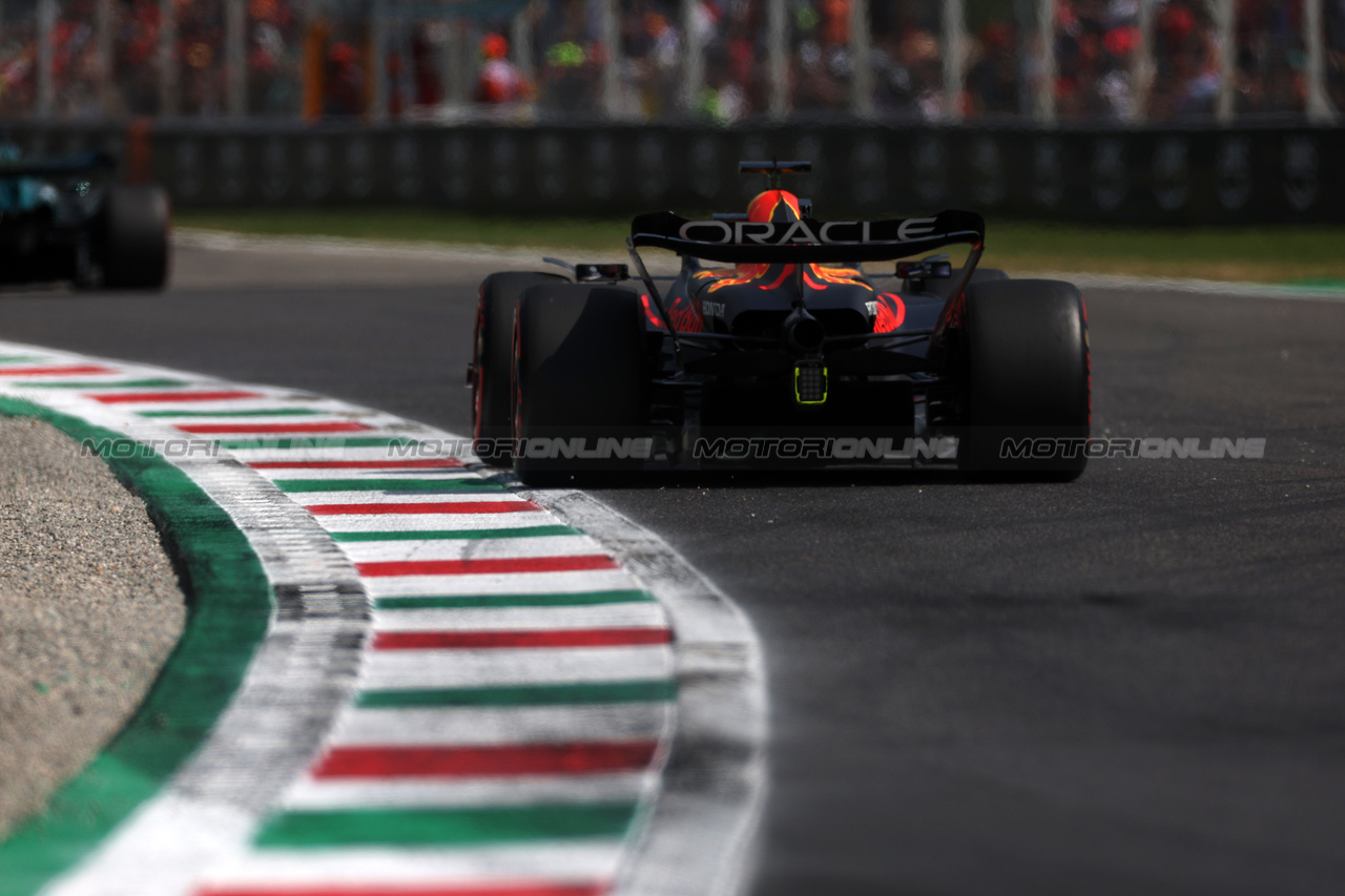 GP ITALIA, Max Verstappen (NLD) Red Bull Racing RB19.

02.09.2023. Formula 1 World Championship, Rd 15, Italian Grand Prix, Monza, Italy, Qualifiche Day.

 - www.xpbimages.com, EMail: requests@xpbimages.com © Copyright: Staley / XPB Images