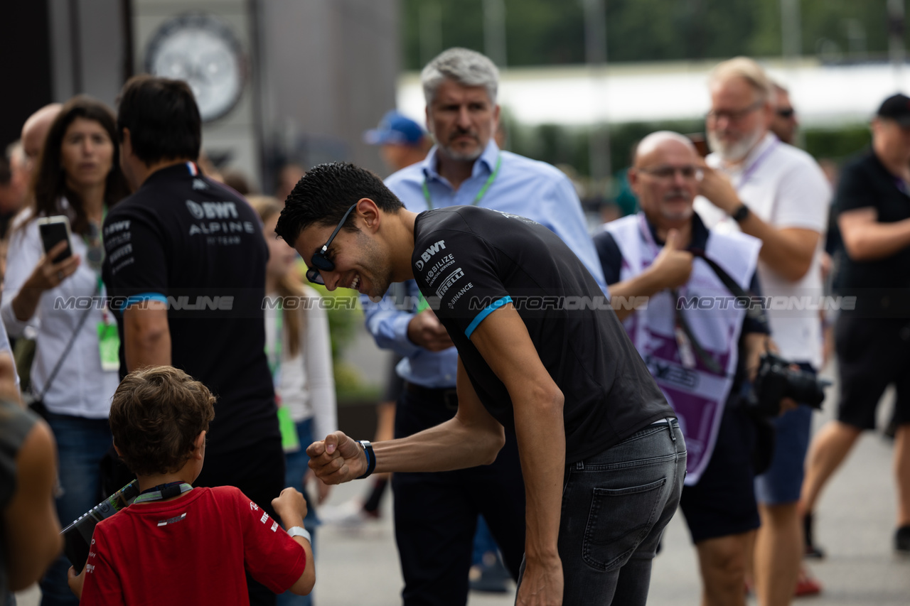 GP ITALIA, Esteban Ocon (FRA) Alpine F1 Team with fans.

02.09.2023. Formula 1 World Championship, Rd 15, Italian Grand Prix, Monza, Italy, Qualifiche Day.

 - www.xpbimages.com, EMail: requests@xpbimages.com © Copyright: Staley / XPB Images