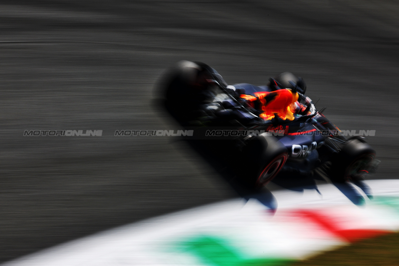 GP ITALIA, Max Verstappen (NLD) Red Bull Racing RB19.

02.09.2023. Formula 1 World Championship, Rd 15, Italian Grand Prix, Monza, Italy, Qualifiche Day.

 - www.xpbimages.com, EMail: requests@xpbimages.com © Copyright: Coates / XPB Images