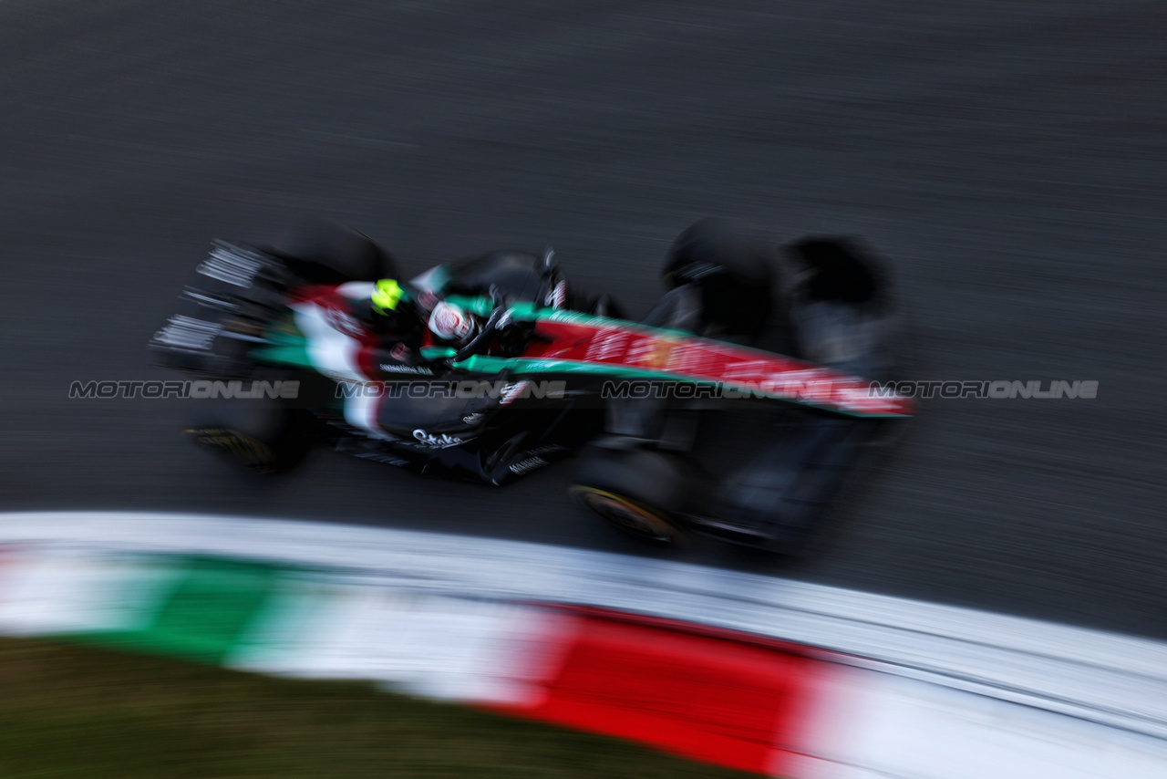GP ITALIA, Zhou Guanyu (CHN) Alfa Romeo F1 Team C43.

02.09.2023. Formula 1 World Championship, Rd 15, Italian Grand Prix, Monza, Italy, Qualifiche Day.

 - www.xpbimages.com, EMail: requests@xpbimages.com © Copyright: Coates / XPB Images