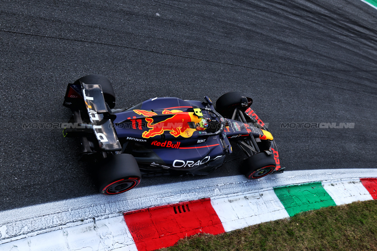 GP ITALIA, Sergio Perez (MEX) Red Bull Racing RB19.

02.09.2023. Formula 1 World Championship, Rd 15, Italian Grand Prix, Monza, Italy, Qualifiche Day.

 - www.xpbimages.com, EMail: requests@xpbimages.com © Copyright: Coates / XPB Images