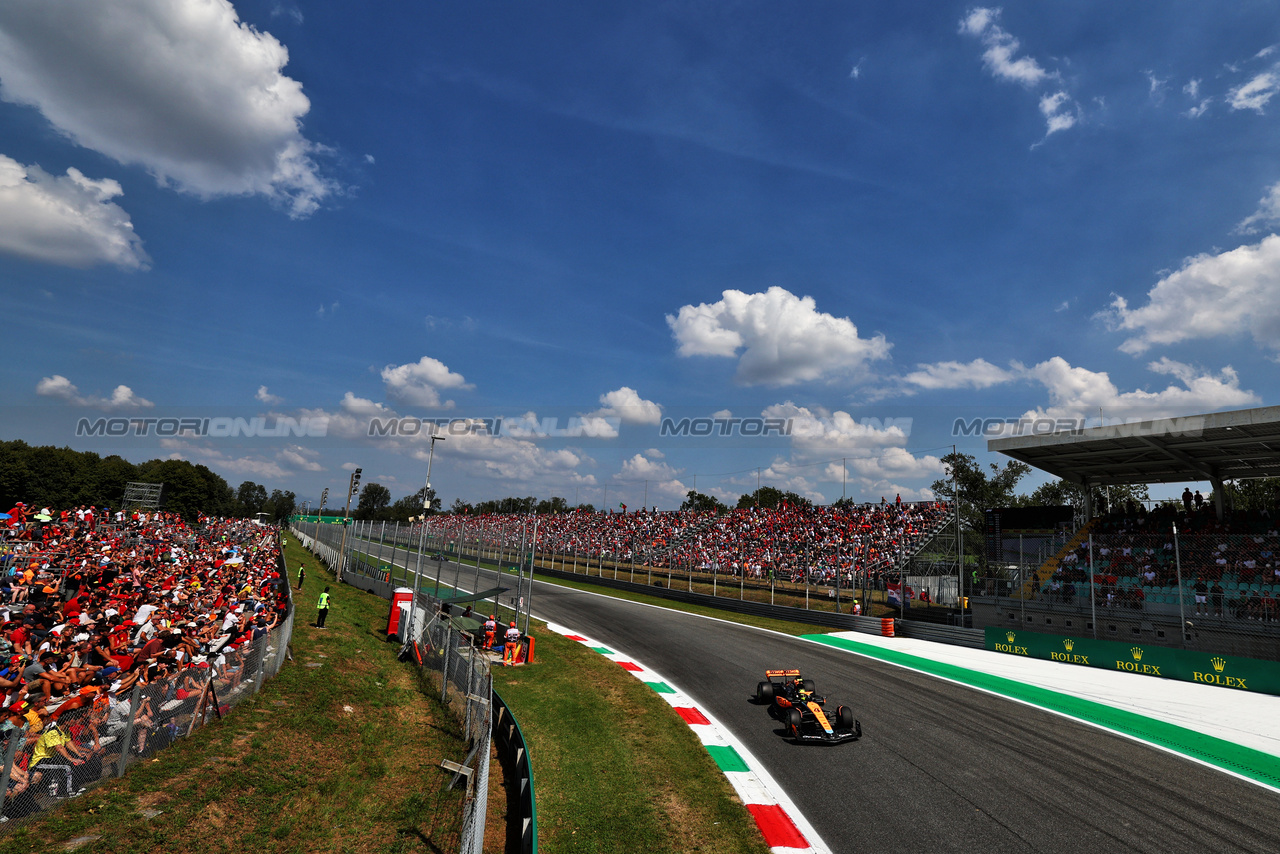 GP ITALIA, Lando Norris (GBR) McLaren MCL60.

02.09.2023. Formula 1 World Championship, Rd 15, Italian Grand Prix, Monza, Italy, Qualifiche Day.

 - www.xpbimages.com, EMail: requests@xpbimages.com © Copyright: Coates / XPB Images