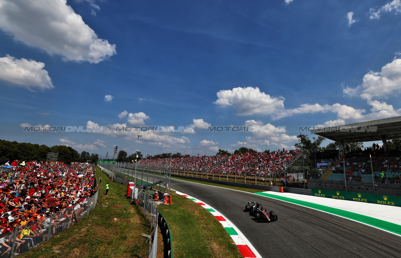 GP ITALIA, Valtteri Bottas (FIN) Alfa Romeo F1 Team C43.

02.09.2023. Formula 1 World Championship, Rd 15, Italian Grand Prix, Monza, Italy, Qualifiche Day.

 - www.xpbimages.com, EMail: requests@xpbimages.com © Copyright: Coates / XPB Images