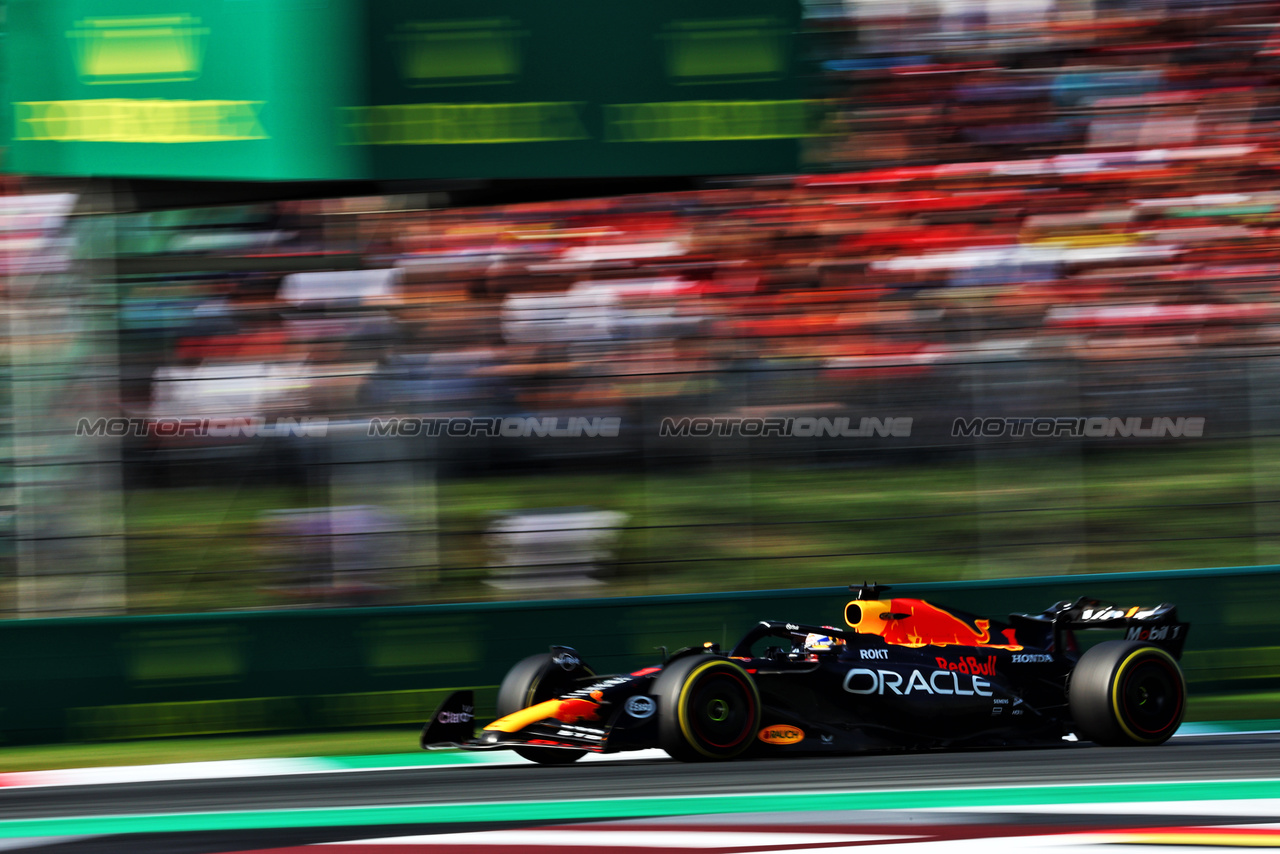 GP ITALIA, Max Verstappen (NLD) Red Bull Racing RB19.

02.09.2023. Formula 1 World Championship, Rd 15, Italian Grand Prix, Monza, Italy, Qualifiche Day.

 - www.xpbimages.com, EMail: requests@xpbimages.com © Copyright: Coates / XPB Images