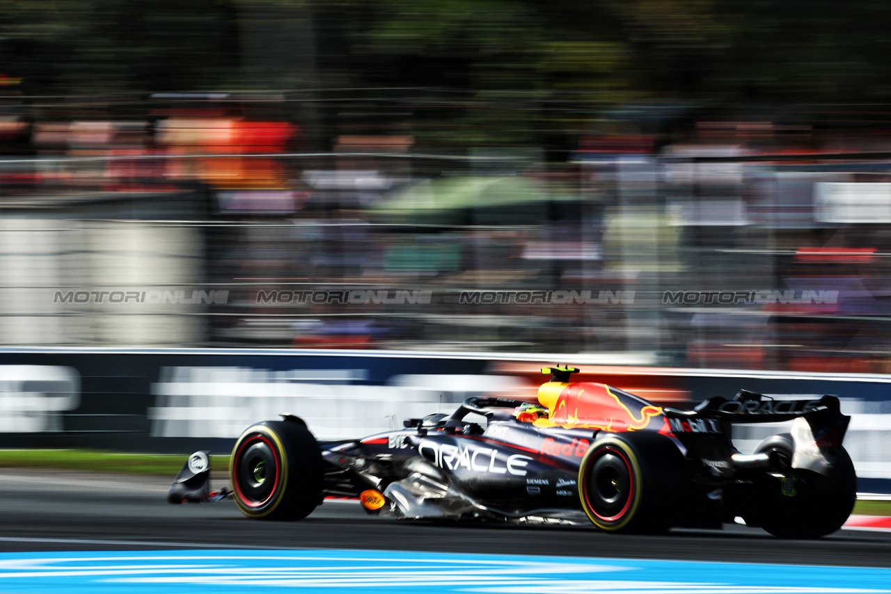GP ITALIA, Sergio Perez (MEX) Red Bull Racing RB19.

02.09.2023. Formula 1 World Championship, Rd 15, Italian Grand Prix, Monza, Italy, Qualifiche Day.

 - www.xpbimages.com, EMail: requests@xpbimages.com © Copyright: Coates / XPB Images