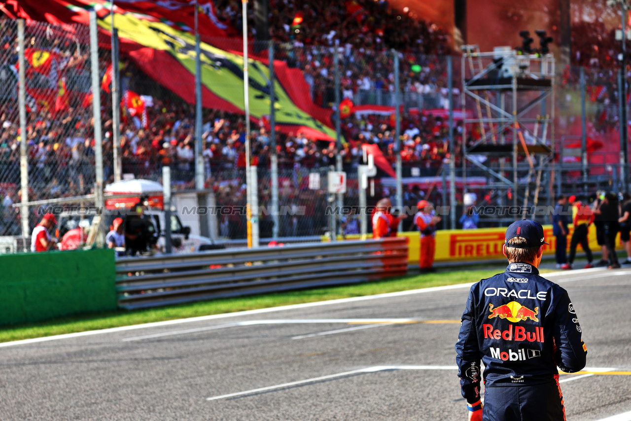GP ITALIA, Max Verstappen (NLD) Red Bull Racing in qualifying parc ferme.

02.09.2023. Formula 1 World Championship, Rd 15, Italian Grand Prix, Monza, Italy, Qualifiche Day.

- www.xpbimages.com, EMail: requests@xpbimages.com © Copyright: Batchelor / XPB Images