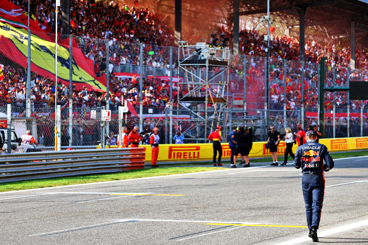GP ITALIA, Max Verstappen (NLD) Red Bull Racing in qualifying parc ferme.

02.09.2023. Formula 1 World Championship, Rd 15, Italian Grand Prix, Monza, Italy, Qualifiche Day.

- www.xpbimages.com, EMail: requests@xpbimages.com © Copyright: Batchelor / XPB Images